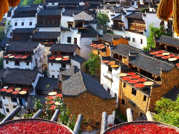 篁嶺-掛在山崖上的古村