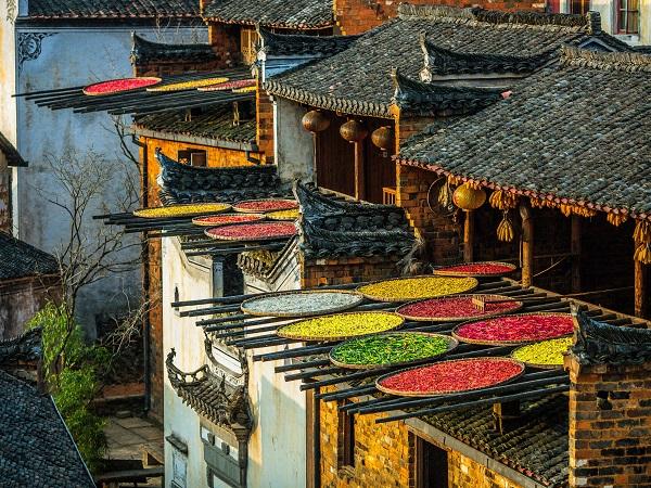 篁嶺-掛在山崖上的古村