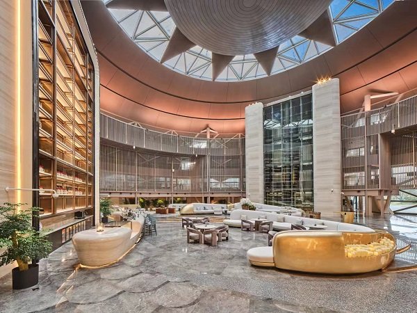 上海滴水湖洲際酒店大廳-上海：滴水湖洲際酒店(乙晚)