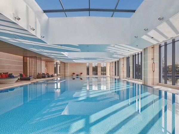 奉賢前昇希爾頓酒店室內泳池-升等乙晚希爾頓酒店