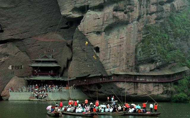 龍虎山(上清古鎮、天師府、船遊仙水岩、懸棺表演)