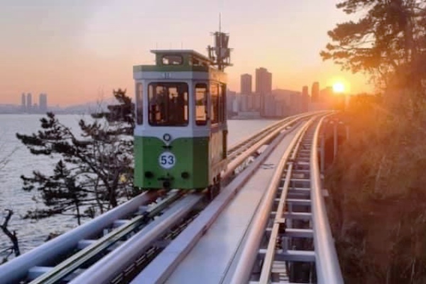 海雲台藍線公園(膠囊列車)-天空膠囊列車(尾浦++青沙浦；車程約30分鐘)