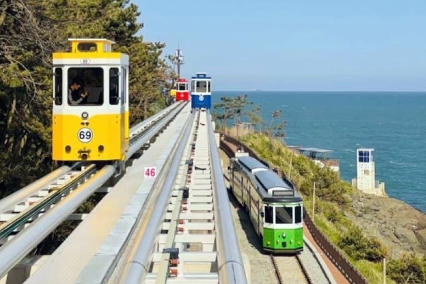 海雲台藍線公園-天空膠囊列車(尾浦++青沙浦；車程約30分鐘)
